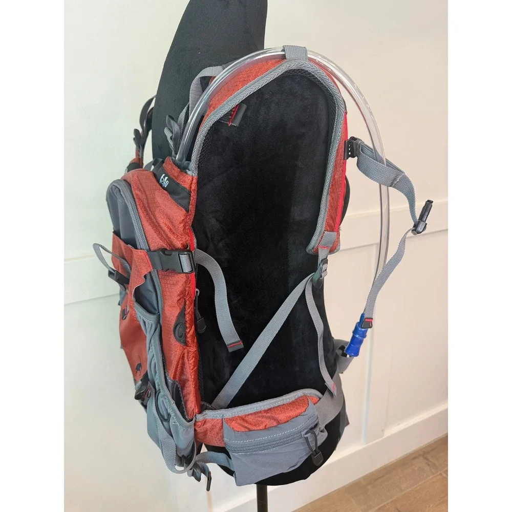 NWOT Topi Hydration Backpack Orange Grey 2L Bladder Hiking Running Trail Bag‎